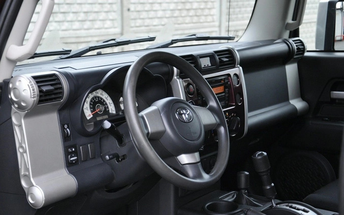 Toyota FJ cena 85900 przebieg: 203000, rok produkcji 2007 z Bełchatów małe 407